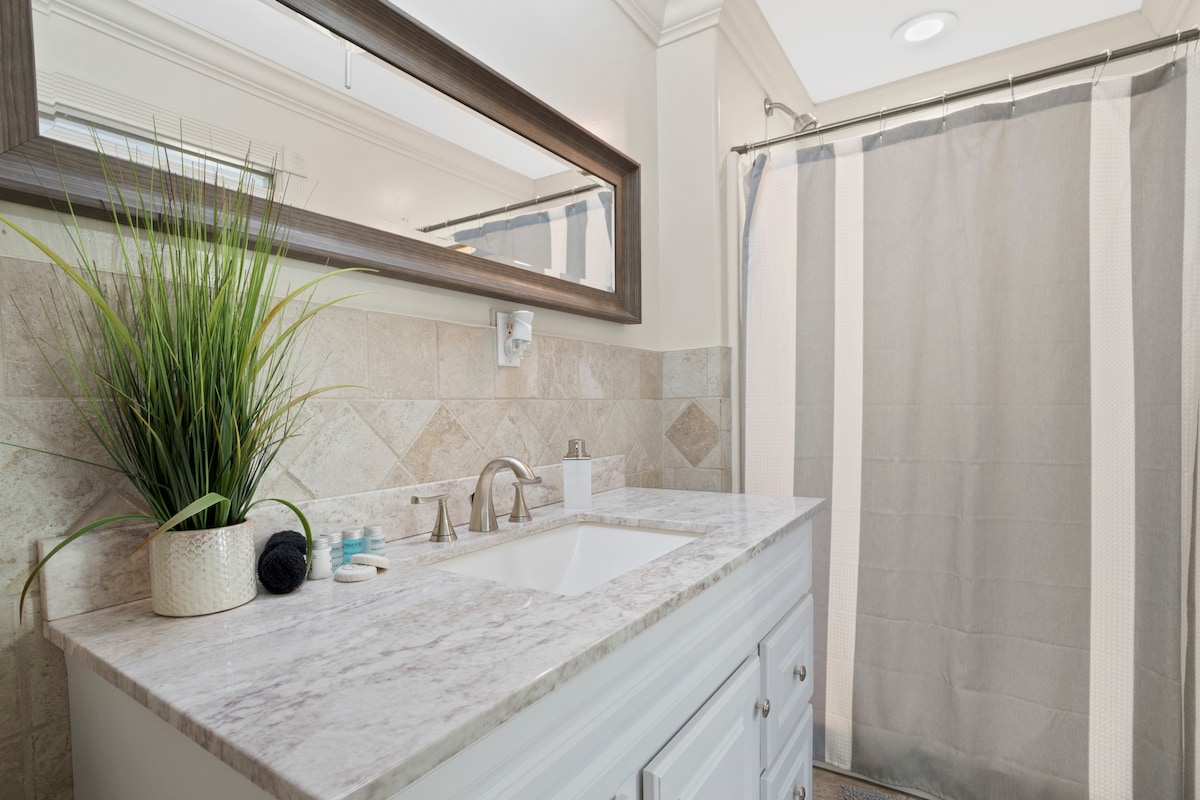 Master suite bathroom